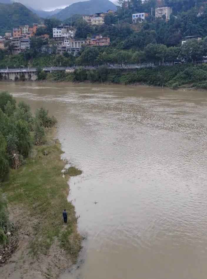 奥仁格管道提醒您关注:昨夜今晨重要事件速览,降温暴雨来袭,出行需警惕 奥仁格管道提醒您关注:昨夜今晨重要事件速览,降温暴雨来袭,出行需警惕